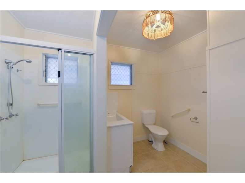 23 Larsen Street, West Gladstone QLD 4680