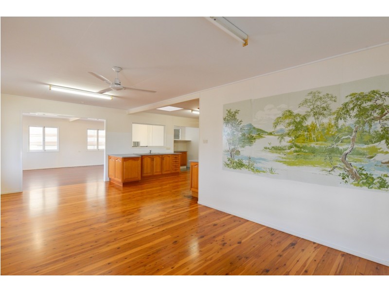 23 Larsen Street, West Gladstone QLD 4680