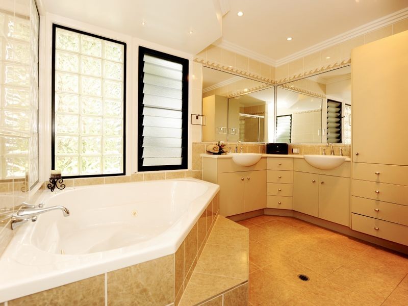 235 Oaka Street, South Gladstone QLD 4680