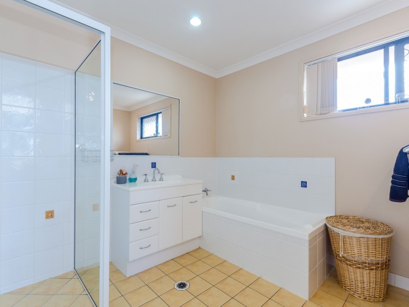 6 Dorinda Close, Clinton QLD 4680