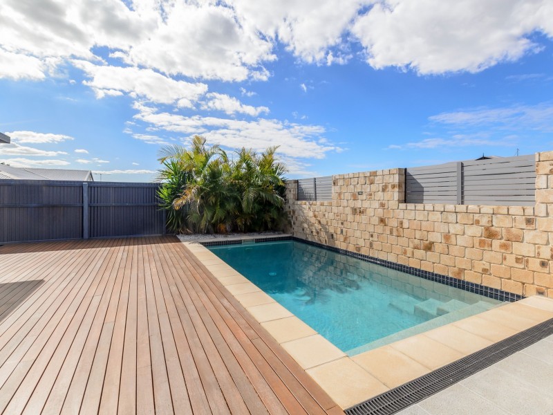 6 Dorinda Close, Clinton QLD 4680