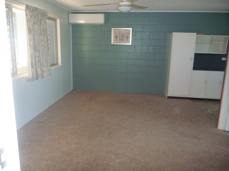 21 WALTERS AVENUE, West Gladstone QLD 4680