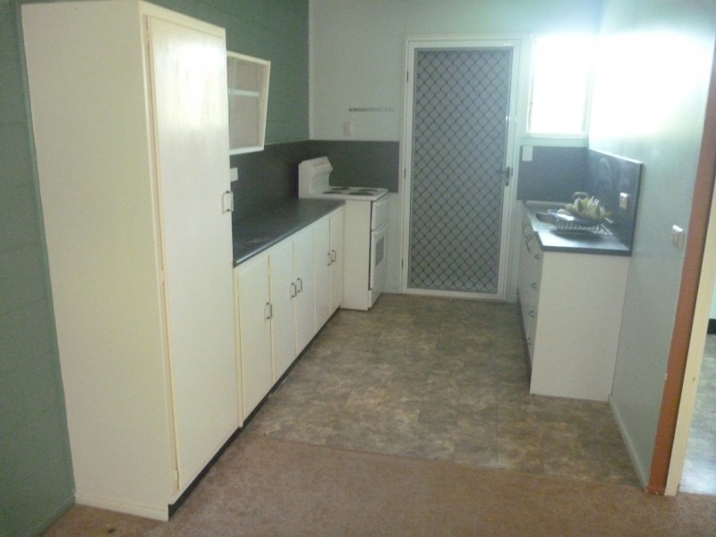 21 WALTERS AVENUE, West Gladstone QLD 4680