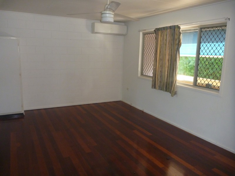 21 WALTERS AVENUE, West Gladstone QLD 4680