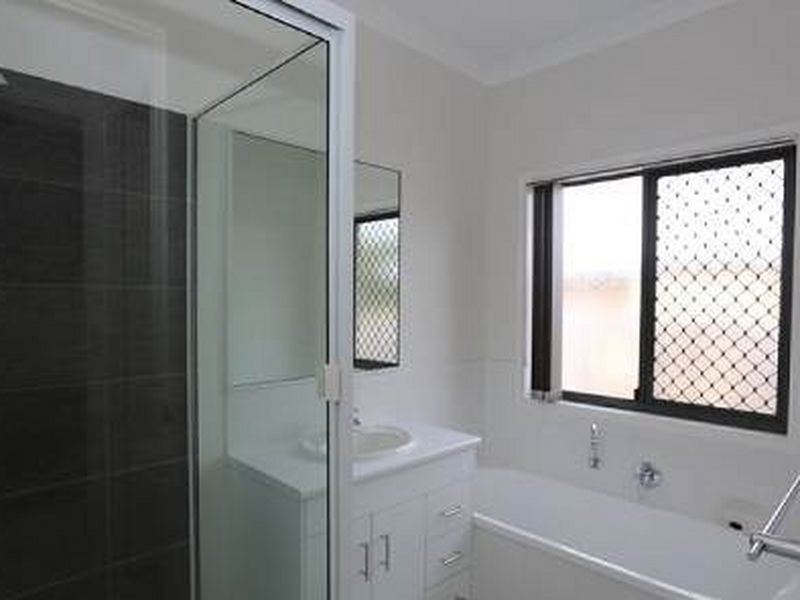 21 Larcom Rise, West Gladstone QLD 4680