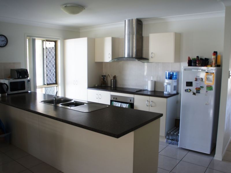 11 Giles Street, Glen Eden QLD 4680