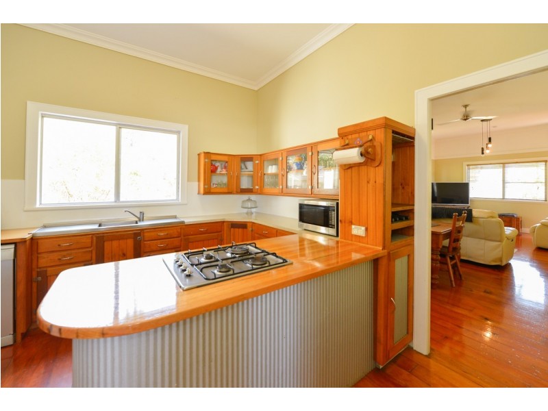 6 Dennis Street, Gladstone QLD 4680