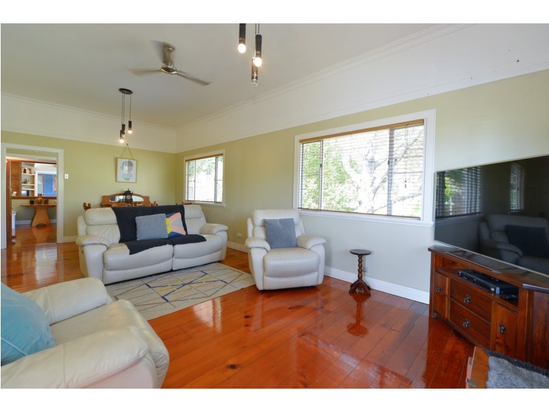 6 Dennis Street, Gladstone QLD 4680