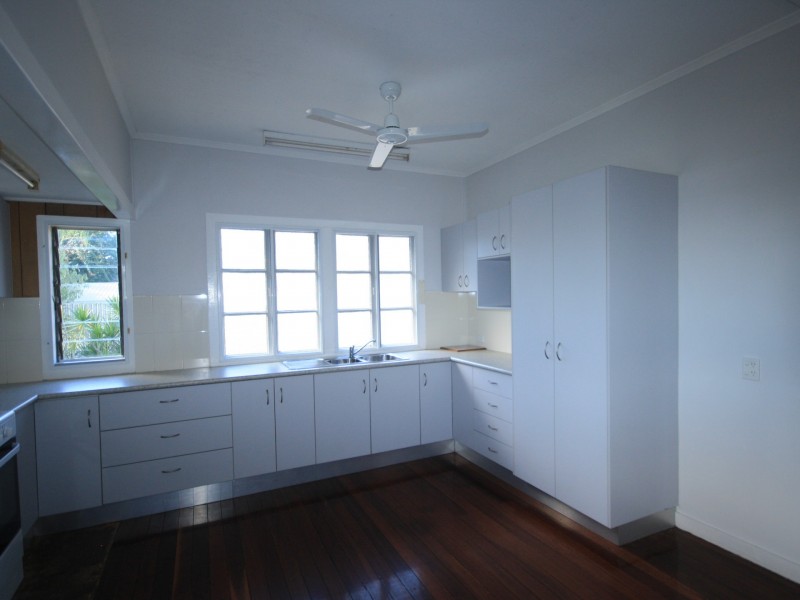 6 WORTHINGTON STREET, West Gladstone QLD 4680