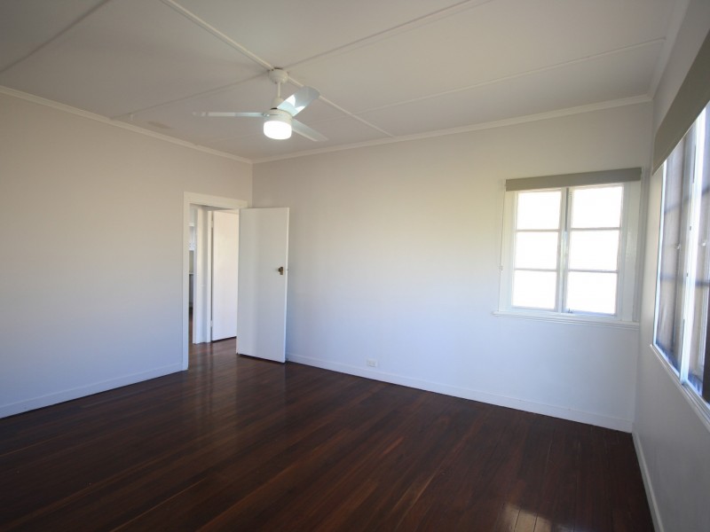 6 WORTHINGTON STREET, West Gladstone QLD 4680