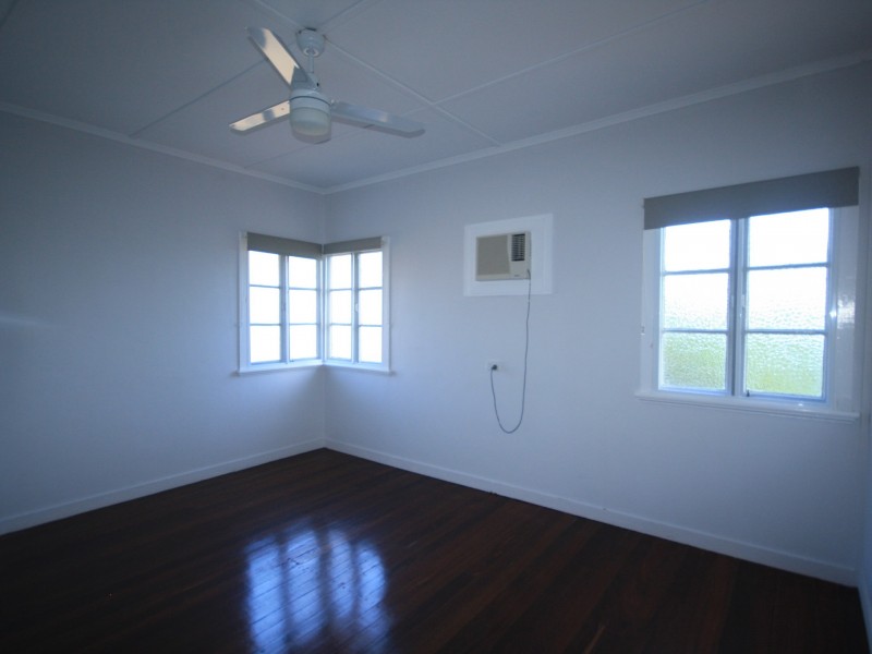 6 WORTHINGTON STREET, West Gladstone QLD 4680