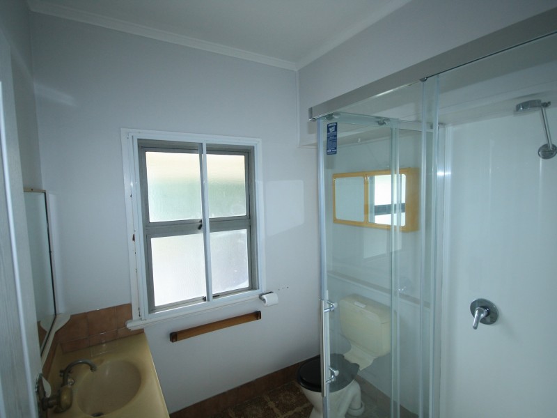 6 WORTHINGTON STREET, West Gladstone QLD 4680