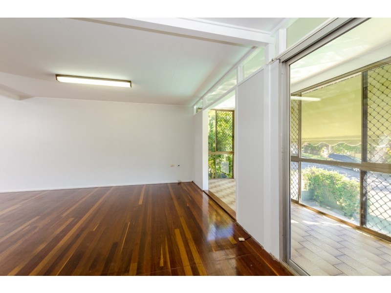 42 Walters Avenue, West Gladstone QLD 4680