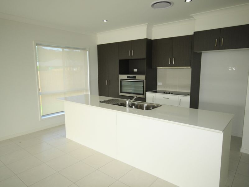 12 Winpara Drive, Kirkwood QLD 4680