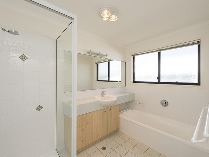 56 Katrina Boulevard, New Auckland QLD 4680