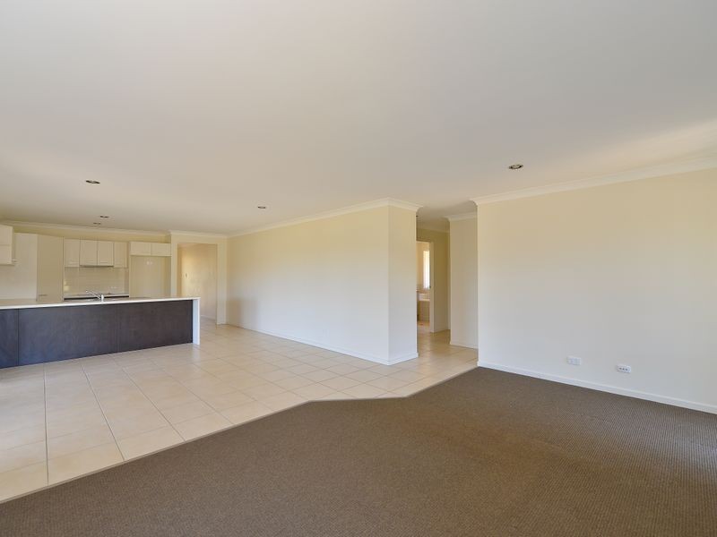 3 Springbrook Terrace, New Auckland QLD 4680