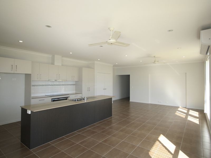 37 Parkway Crescent, Kirkwood QLD 4680