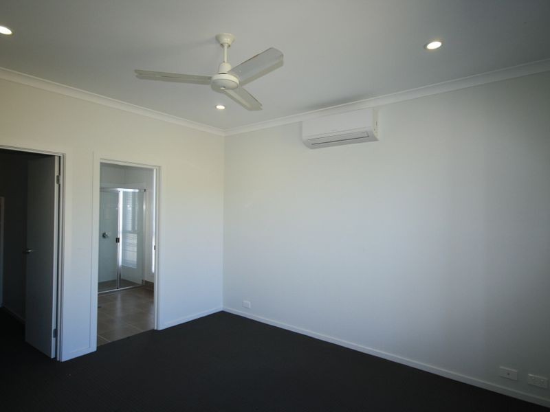 37 Parkway Crescent, Kirkwood QLD 4680