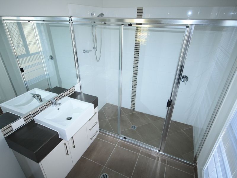 37 Parkway Crescent, Kirkwood QLD 4680
