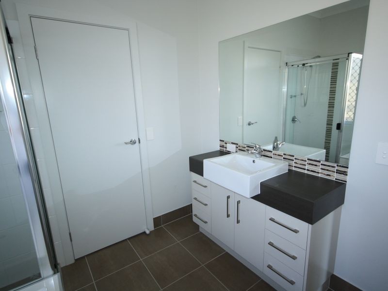 37 Parkway Crescent, Kirkwood QLD 4680