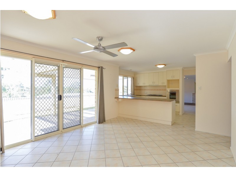 8 Fairbairn Place, Clinton QLD 4680