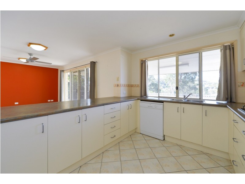 8 Fairbairn Place, Clinton QLD 4680