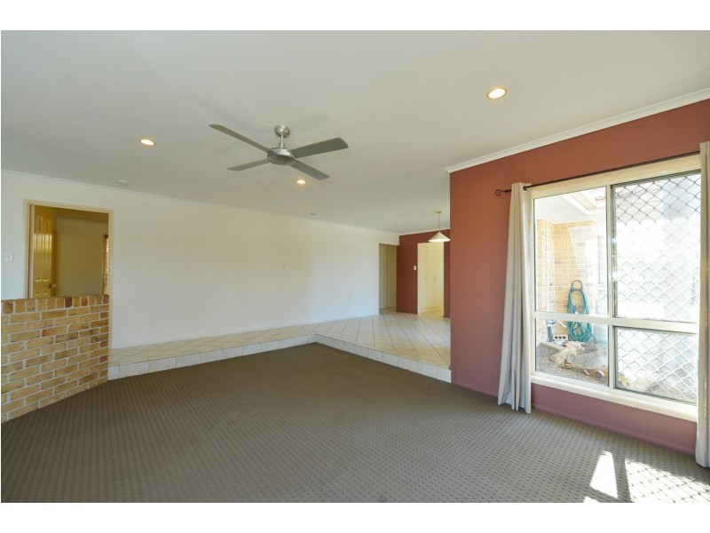 8 Fairbairn Place, Clinton QLD 4680