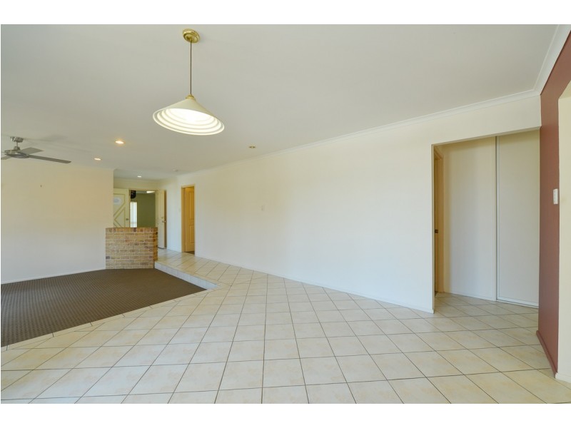 8 Fairbairn Place, Clinton QLD 4680