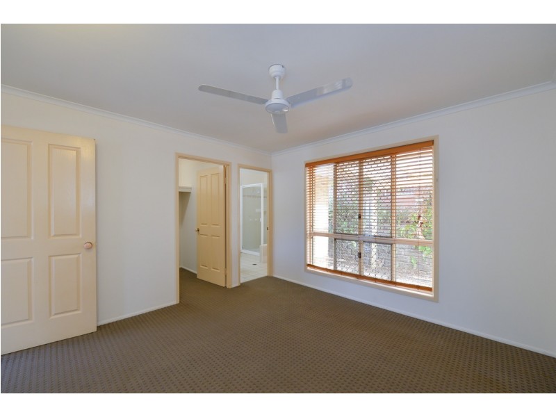 8 Fairbairn Place, Clinton QLD 4680