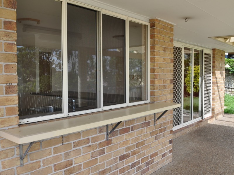 8 Fairbairn Place, Clinton QLD 4680