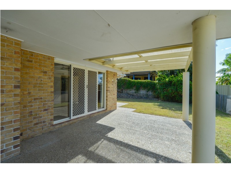 8 Fairbairn Place, Clinton QLD 4680