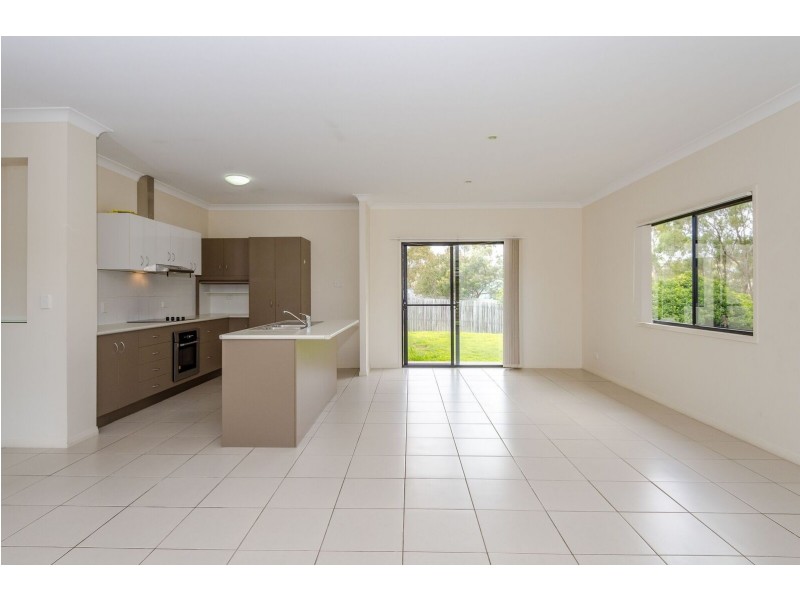 5 Glasshouse Place, New Auckland QLD 4680