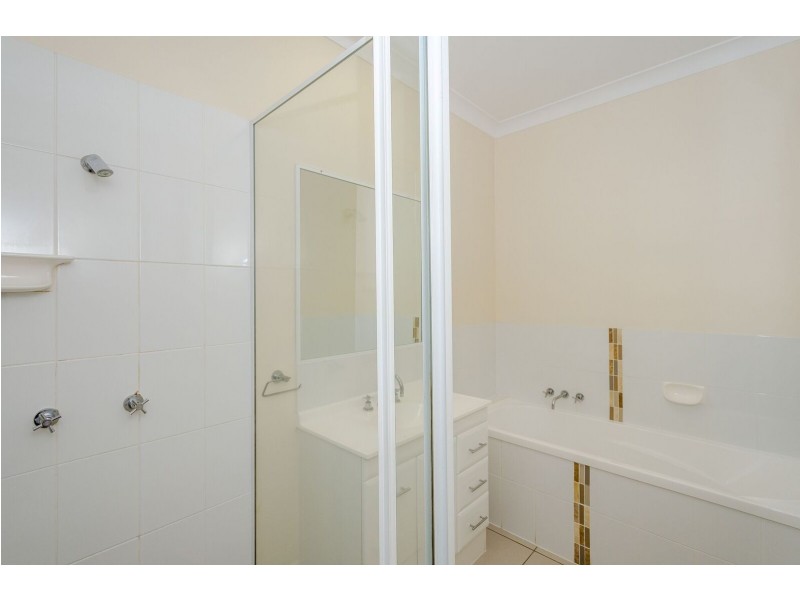 5 Glasshouse Place, New Auckland QLD 4680