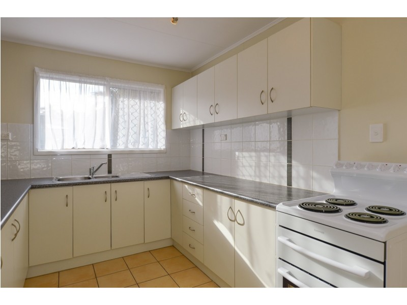 24 Mellefont Street, West Gladstone QLD 4680