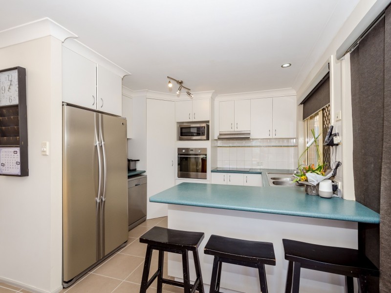 18 Barrine Close, Clinton QLD 4680