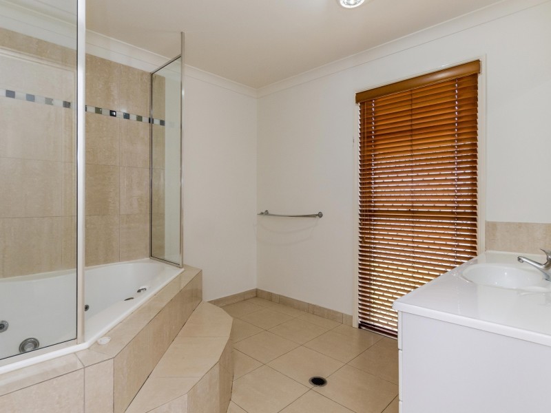 13 Dorinda Close, Clinton QLD 4680