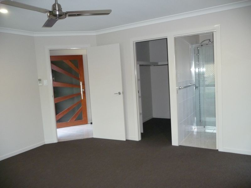 4 Bellbird Circuit, New Auckland QLD 4680