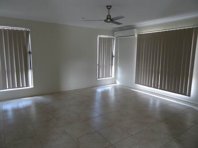1 Deveney Drive, Kirkwood QLD 4680