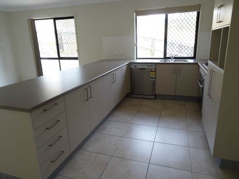 1 Deveney Drive, Kirkwood QLD 4680