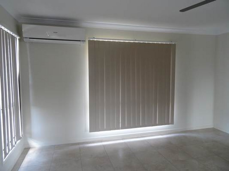 1 Deveney Drive, Kirkwood QLD 4680