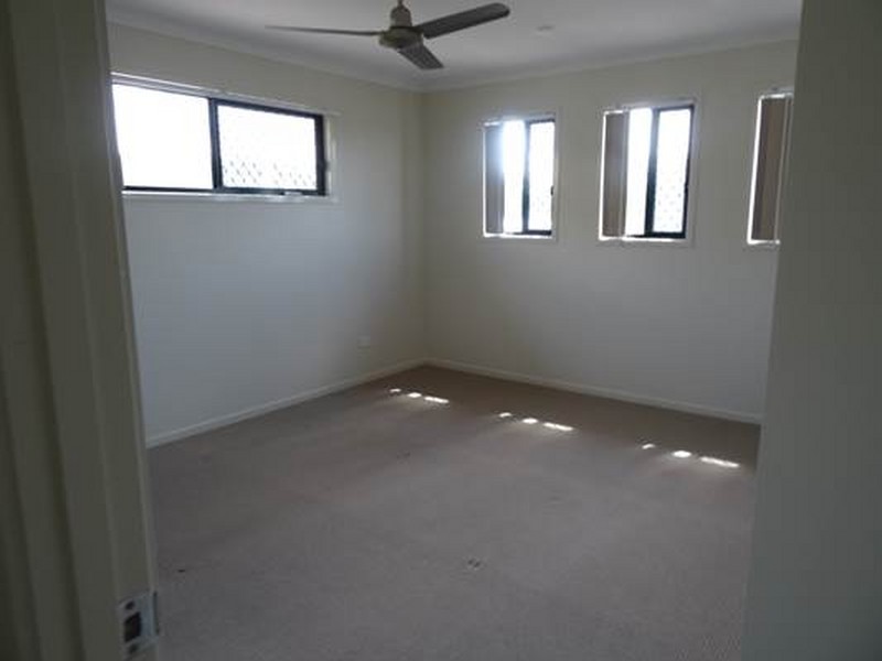 1 Deveney Drive, Kirkwood QLD 4680