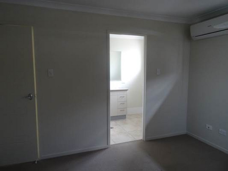 1 Deveney Drive, Kirkwood QLD 4680