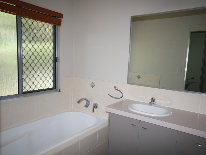 11 Glegg Street, West Gladstone QLD 4680