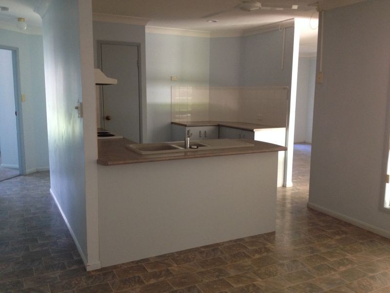 8 Mimosa Court, Kin Kora QLD 4680