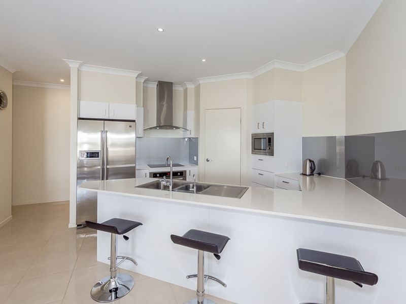 5 Palmerston Court, New Auckland QLD 4680