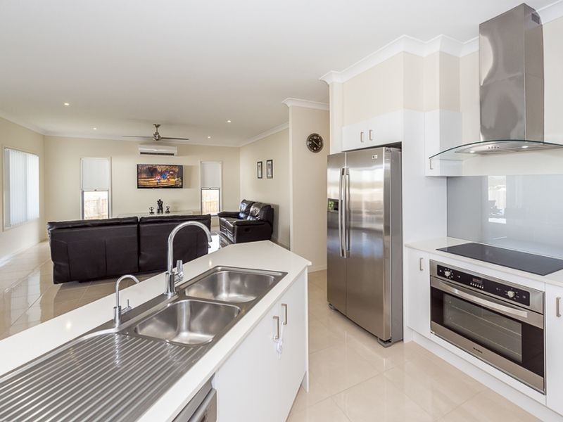 5 Palmerston Court, New Auckland QLD 4680