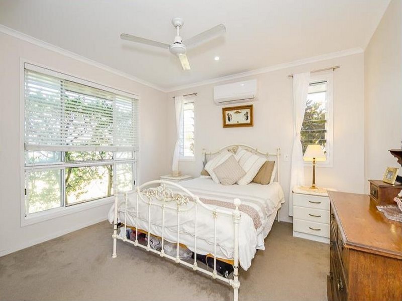 6 Linhow Crescent, Clinton QLD 4680