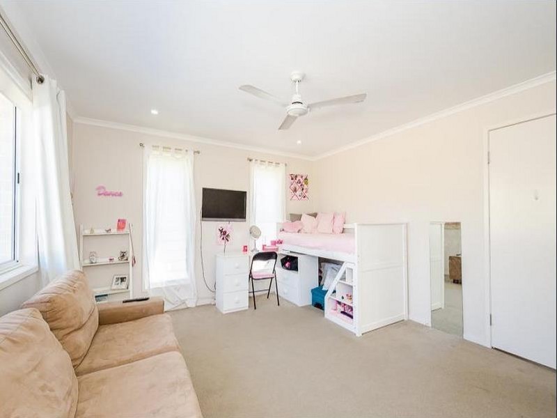 6 Linhow Crescent, Clinton QLD 4680
