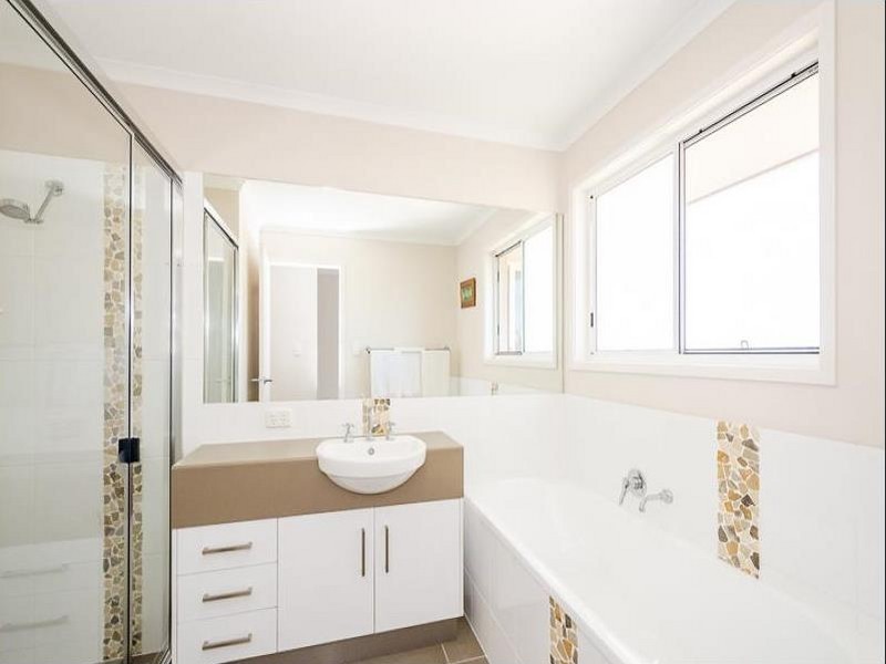 6 Linhow Crescent, Clinton QLD 4680
