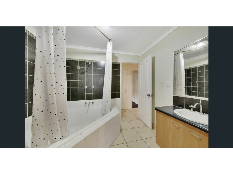 25 Agnes Street, South Gladstone QLD 4680